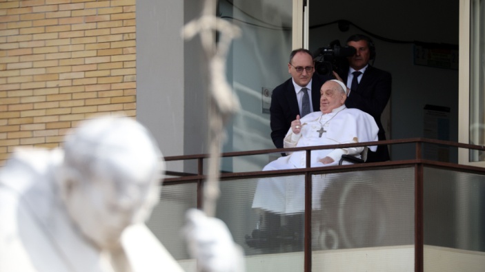 El Papa Francisco reaparece en el Vaticano 