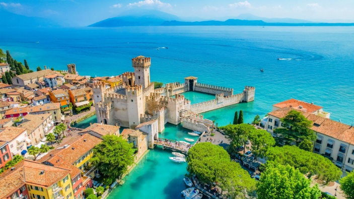 Lago di Garda: il turismo d’élite che spinge via i residenti