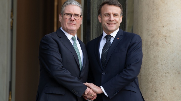 La France et le Royaume-Uni mettent en scène leurs retrouvailles dans un contexte migratoire tendu