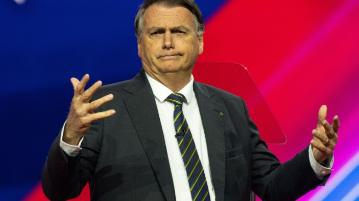 Donald Trump à la rescousse de Jair Bolsonaro, poursuivi dans son pays pour tentative de coup d'État