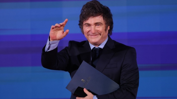 Javier Milei califica una dura derrota en el Senado como “golpe de Estado institucional”