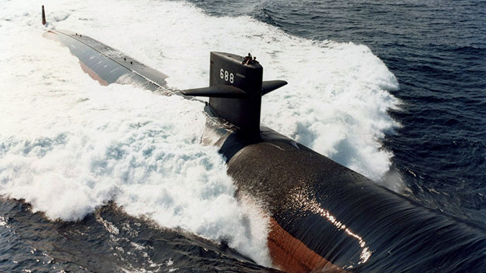 Trump ordena reubicar submarinos nucleares tras los comentarios de Medvedev