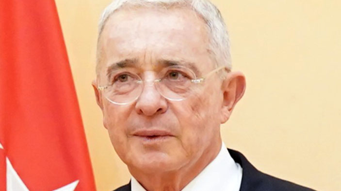 El expresidente colombiano Álvaro Uribe es sentenciado a 12 años de prisión