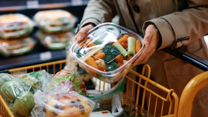 Plastique : à Genève, une négociation mondiale au bord de l’impasse