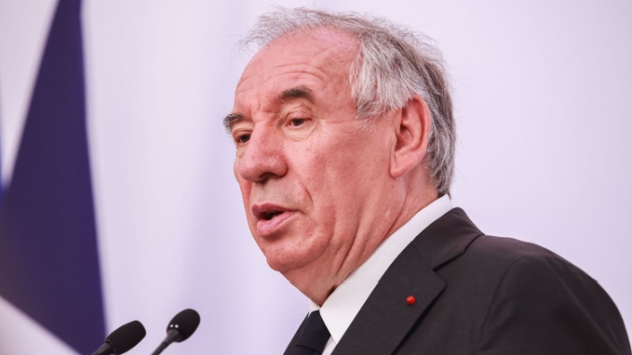 Seul, face caméra : François Bayrou tente de reprendre la main sur un budget explosif