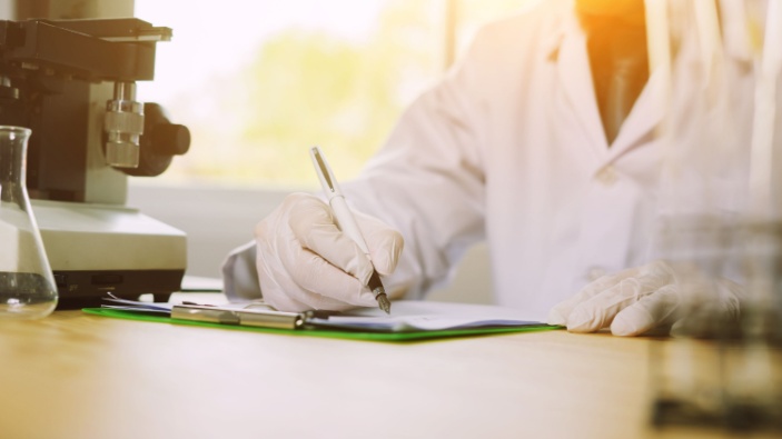 Un estudio estadístico advierte sobre la enorme cantidad de artículos falsos de investigación científica que se producen