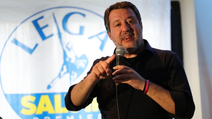 Salvini offende Macron
