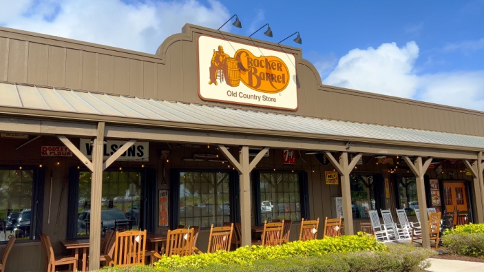 Cracker Barrel no reemplazará su tradicional logo