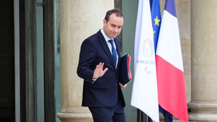 Bal des premiers ministres en France : François Bayrou laisse la place à Sébastien Lecornu