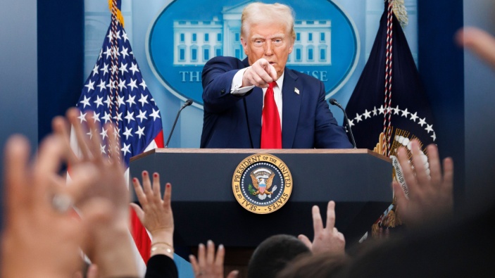 Trump chiede alle reti televisive di licenziare chi lo critica