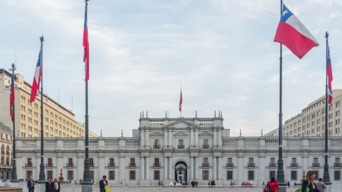 Chile calienta motores para las presidenciales en un clima de polarización extrema