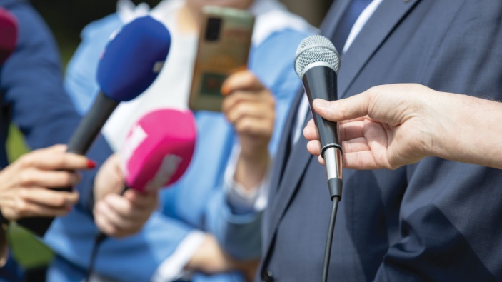 La Asociación de Periodistas de El Salvador (APES) es obligada a exiliarse