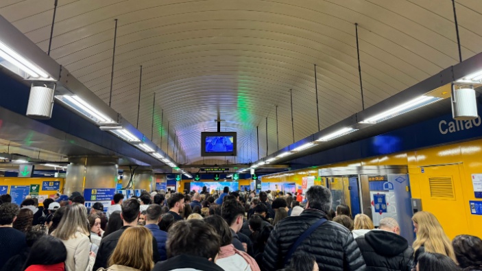 No es el metro de Tokio… es Madrid