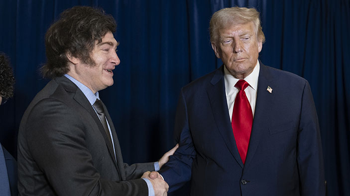 Trump sale en auxilio de Javier Milei