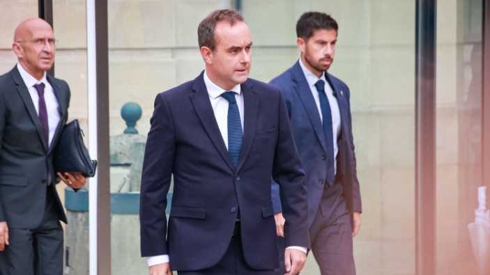 Sébastien Lecornu suspende la polémica reforma de las pensiones para salvar su Gobierno