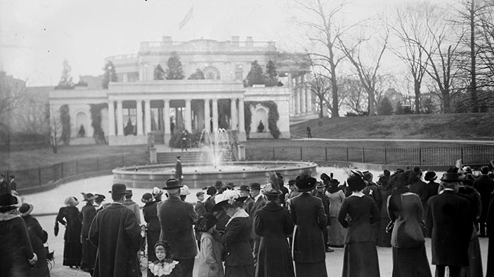 La sala da ballo dorata di Trump alla Casa Bianca è una metafora della sua presidenza?