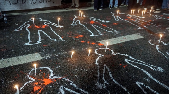 Una guerra repentina entre la policía y los narcos deja más de 130 muertos en Río de Janeiro