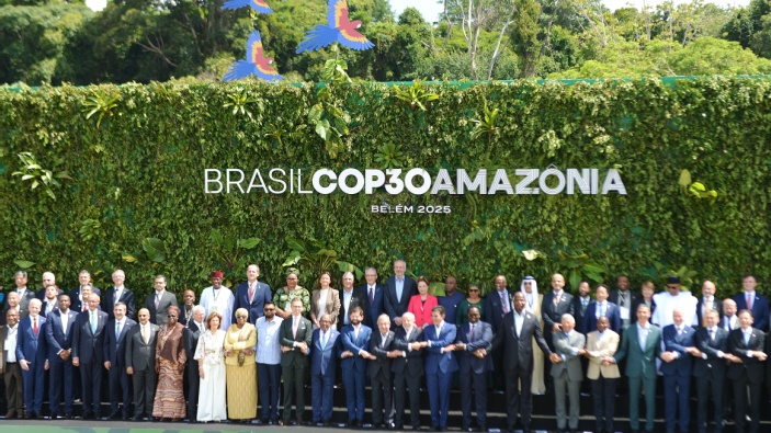 La lutte contre la désinformation climatique et le financement de la transition écologique au programme de la COP 30