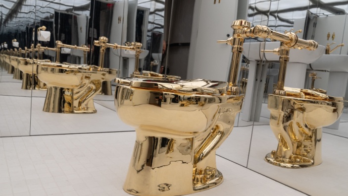 ¿Cuánto pagarías por un inodoro de oro macizo?