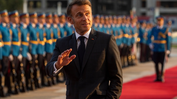 Macron a rappelé la jeunesse sous les drapeaux 