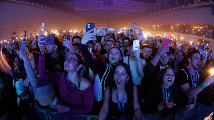 Un sondaggio globale rivela che i fan preferiscono i concerti al sesso