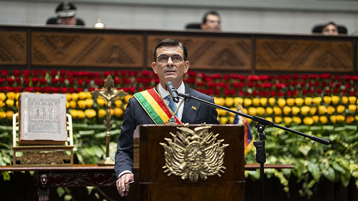 En una polémica reforma, Bolivia elimina el impuesto a las grandes fortunas