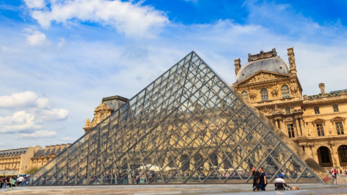 Una filtración de agua en el Louvre daña cientos de obras