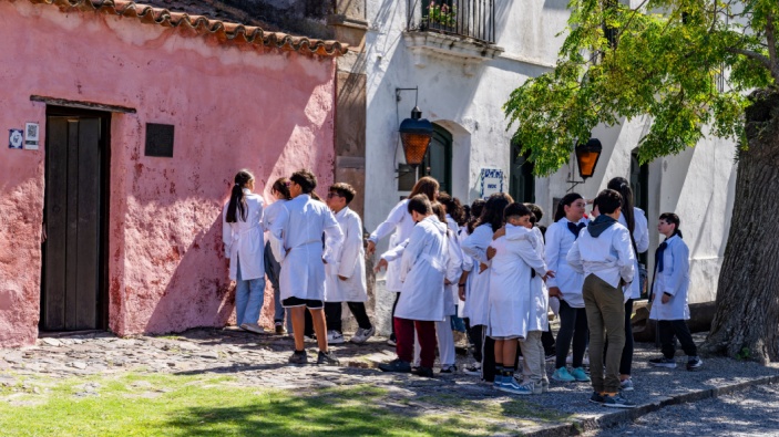 Estudiantes uruguayos mejoran su rendimiento luego de un año sin celular