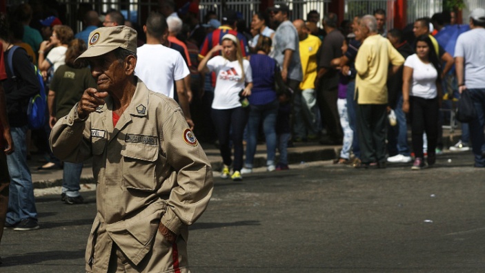 À Caracas, la vie quotidienne reprend dans un climat tendu