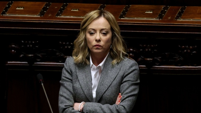  Meloni non ama le conferenze stampa
