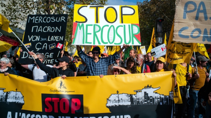 La UE y el bloque Mercosur firman un histórico acuerdo de libre comercio