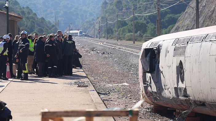 El accidente de tren de Adamuz deriva en una persecución política contra el Gobierno de Pedro Sánchez 