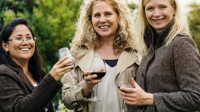 I conservatori statunitensi usano il termine “wine mom” come insulto contro i manifestanti anti-ICE