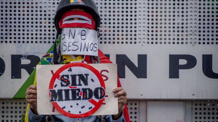 Venezuela promete liberar a prisioneros políticos