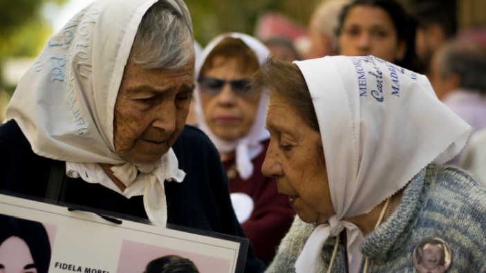 Las Abuelas y Madres de Plaza de Mayo son homenajeadas en Madrid