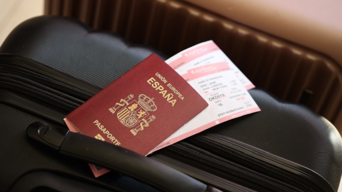 Medio millón de extranjeros podrían obtener permiso de trabajo y residencia en España