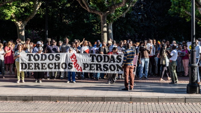La decisione spagnola sull'immigrazione è in controtendenza 