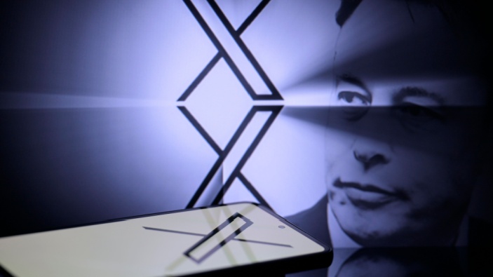 Une étude révèle comment les algorithmes de X modifient les opinions politiques des utilisateurs