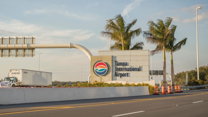 El aeropuerto de Tampa sugiere prohibir los piyamas