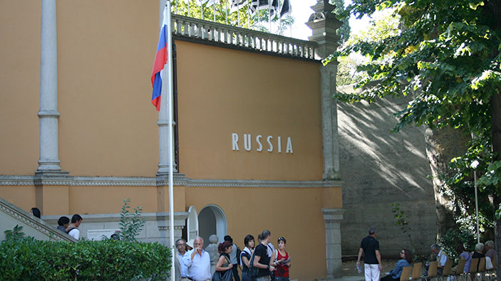 El retorno de Rusia a la Bienal de Venecia provoca indignación