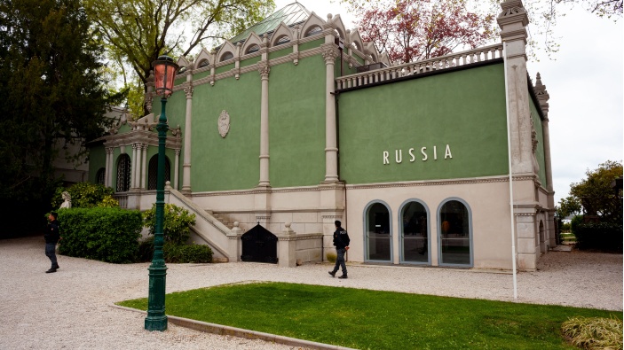 Rusia podría participar en la Bienal de Venecia 2026, y Europa está indignada