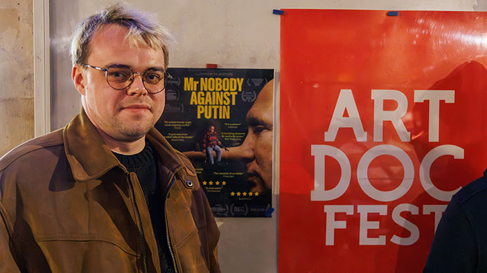 El director de <i>Mr Nobody Against Putin</i> es proscrito luego de ganar el Óscar