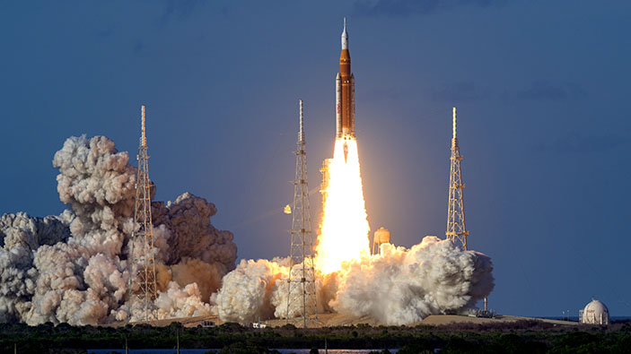 La humanidad regresa a la Luna 