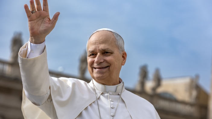 El Papa León dice que unos pocos tiranos dañan al mundo al hacer guerras