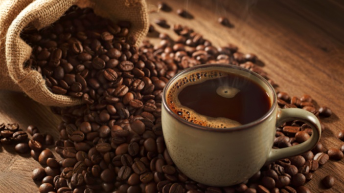 Nuevo estudio dice que beber café todos los días reduce el riesgo de problemas de salud mental
