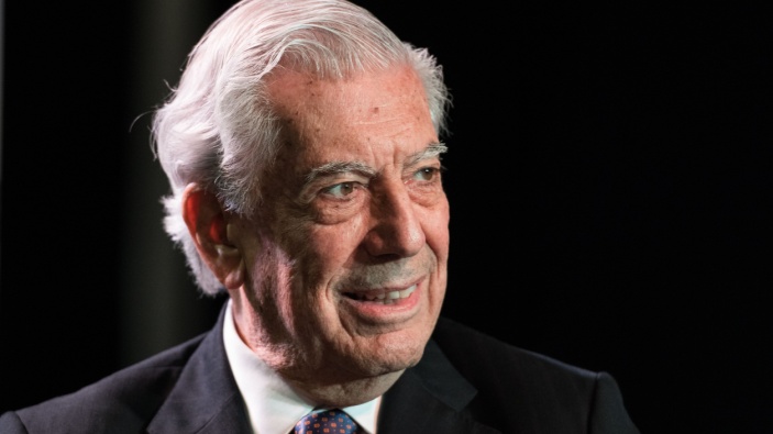 La Feria del Libro en Buenos Aires homenajea a Mario Vargas Llosa