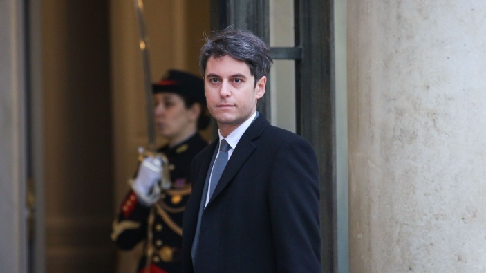Gabriel Attal se lance dans la présidentielle de 2027 avec un récit intime et politique 