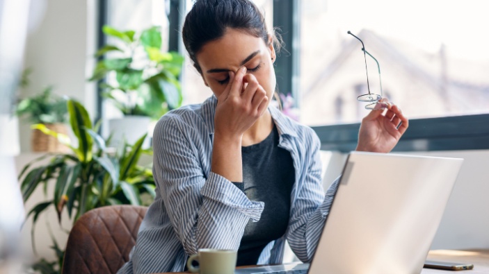 UN-Bericht: 40 % der Frauen in öffentlichen Funktionen üben Selbstzensur aufgrund von Cybermobbing