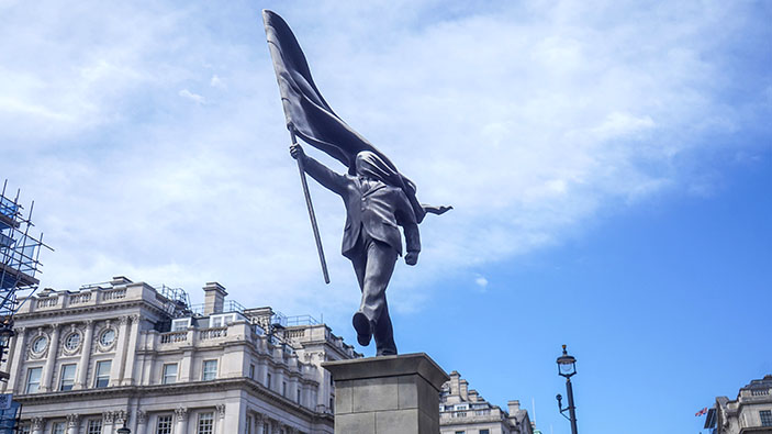 La nouvelle statue de Banksy délivre un message fort contre le nationalisme aveugle