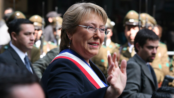 Bachelet visita Uruguay para hablar de geopolítica y democracia